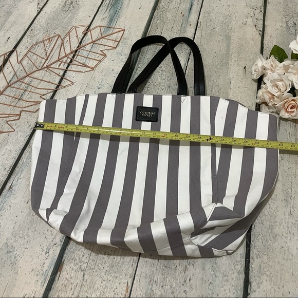 Victoria’s Secret tote beach bag large grey white striped black pocket summer - Picture 3 of 7